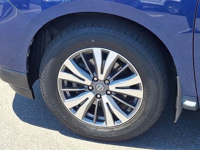 2017 Nissan Pathfinder SL