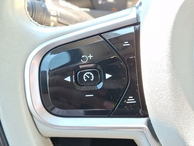 2019 Volvo XC90 T5 Momentum