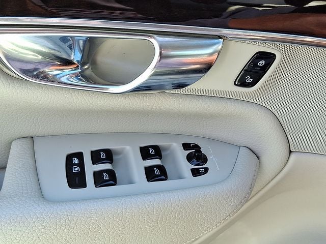 2019 Volvo XC90 T5 Momentum