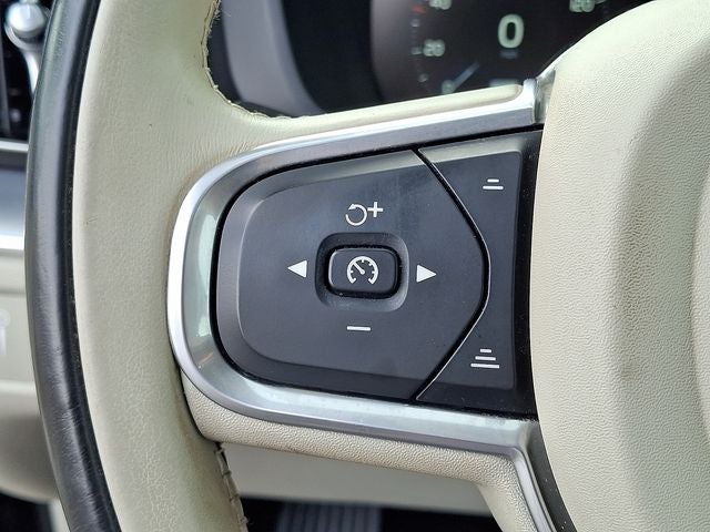 2018 Volvo XC60 T6 Momentum
