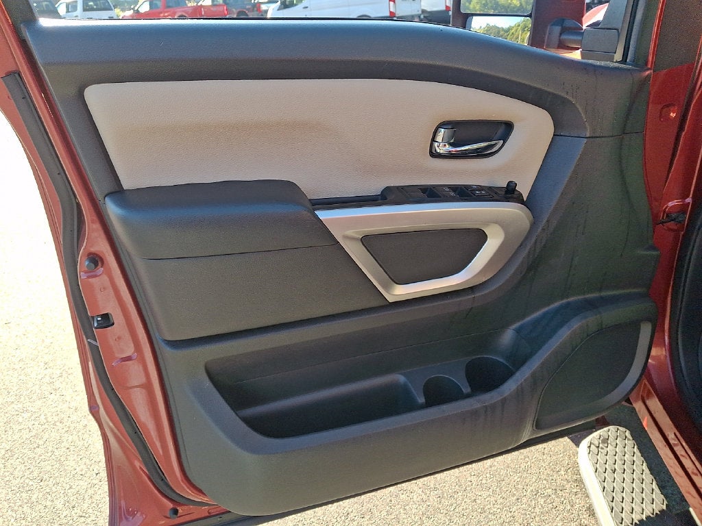 2017 Nissan Titan SV