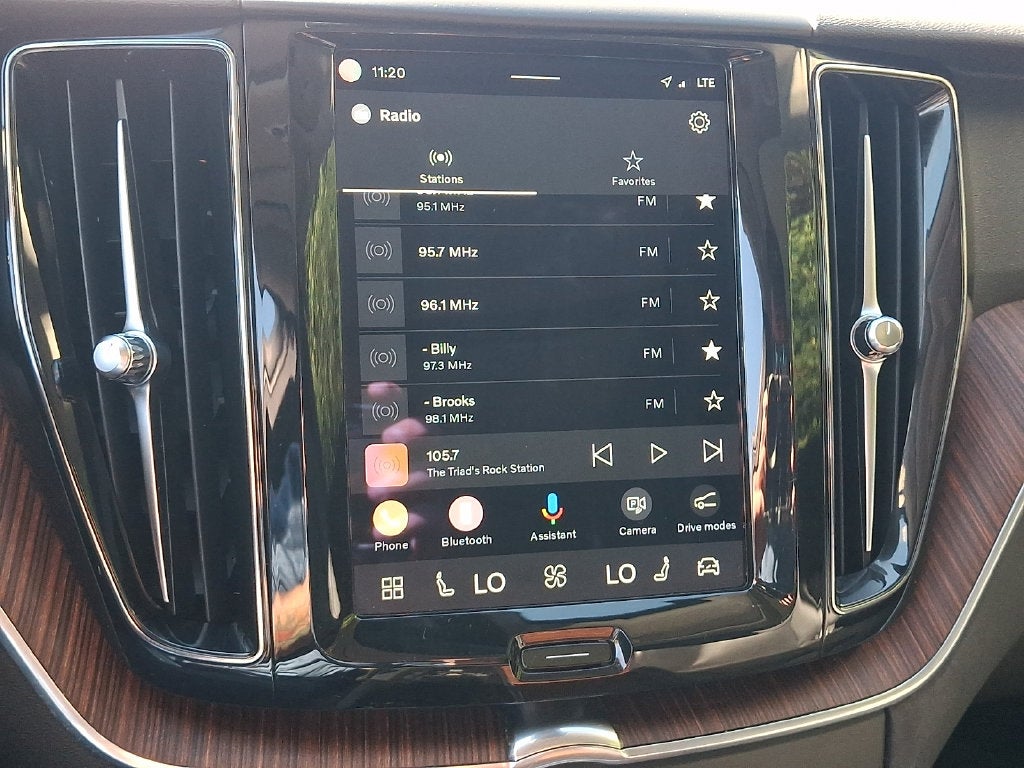 2023 Volvo XC60 B5 Plus Dark Theme