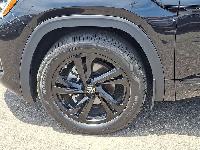 2026 Volkswagen Atlas Cross Sport 2.0T SEL R-Line Black