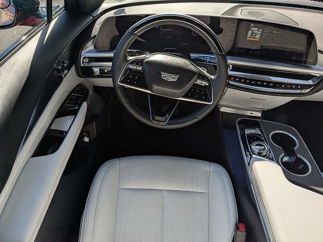 2024 Cadillac LYRIQ Luxury 2
