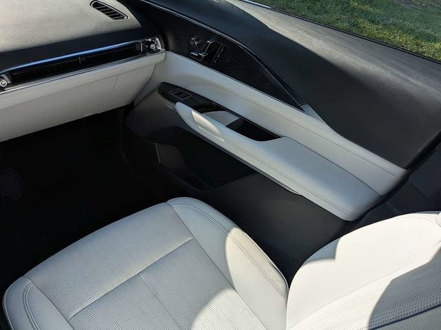 2024 Cadillac LYRIQ Luxury 2