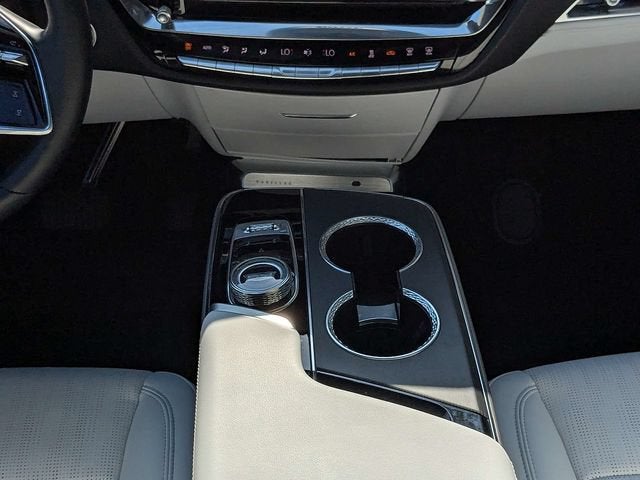 2024 Cadillac LYRIQ Luxury 2