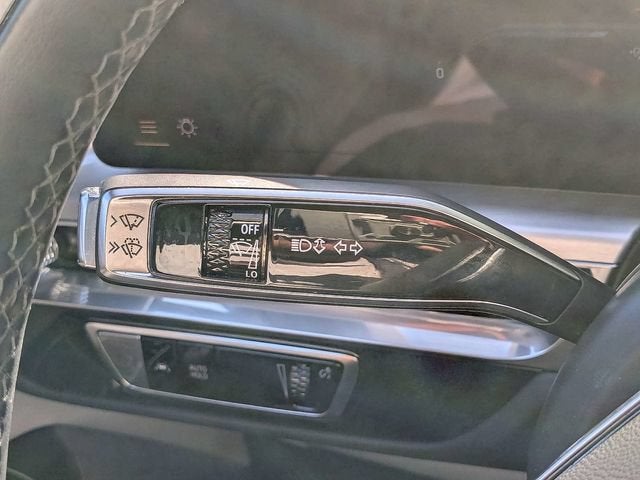 2024 Cadillac LYRIQ Luxury 2