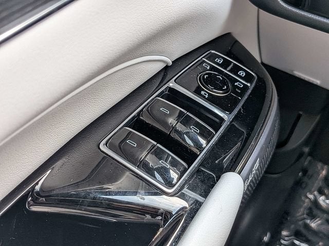 2024 Cadillac LYRIQ Sport 3