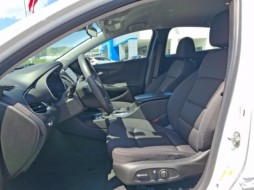 2024 Chevrolet Malibu 1LT - Photo 13