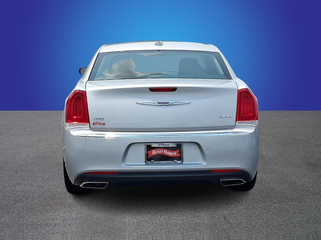 2019 Chrysler 300 Touring