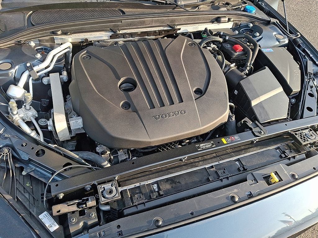 2024 Volvo S60 B5 Plus Dark Theme