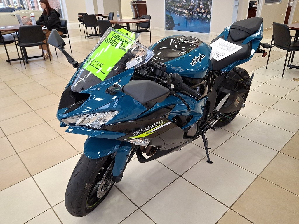 2021 Kawasaki Ninja ZX-6R Base
