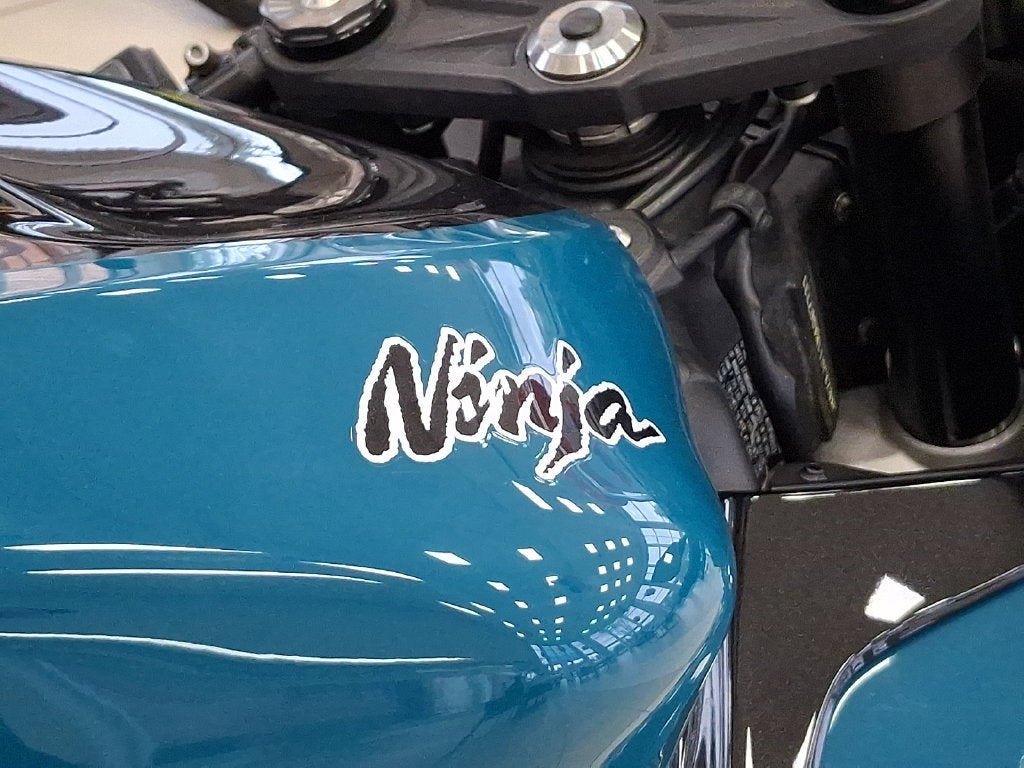 2021 Kawasaki Ninja ZX-6R Base