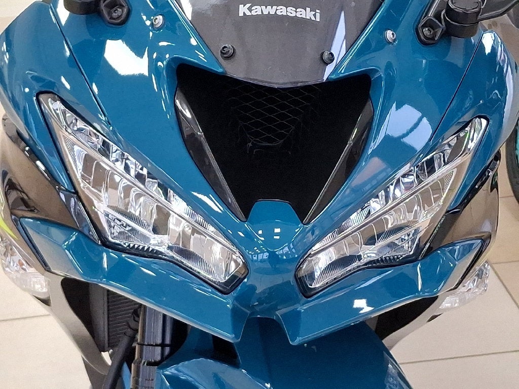 2021 Kawasaki Ninja ZX-6R Base