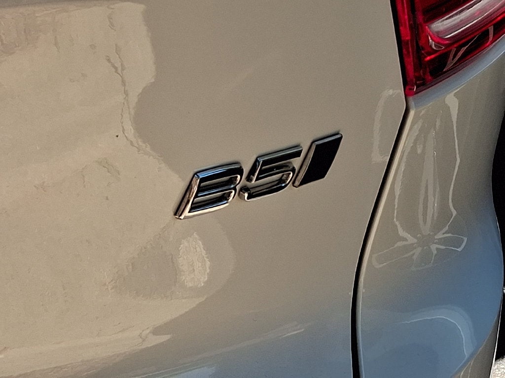 2024 Volvo XC40 B5 Plus Dark Theme